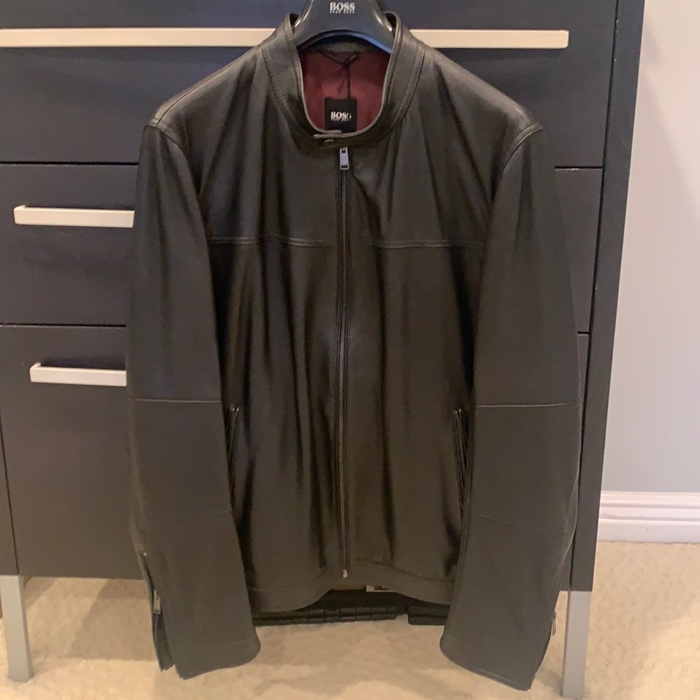 Authentic Black BOSS Hugo Boss Leather bomber jacket 46R, Tags attached